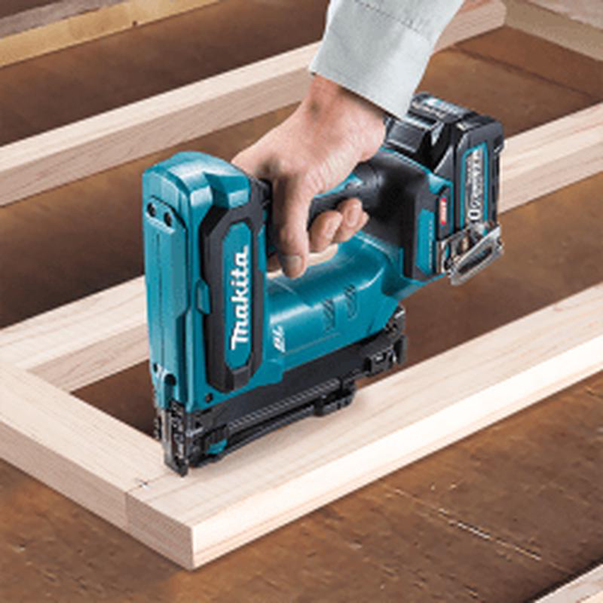 Makita ST002GZ 40V Cordless Stapler High Power 038 Precision